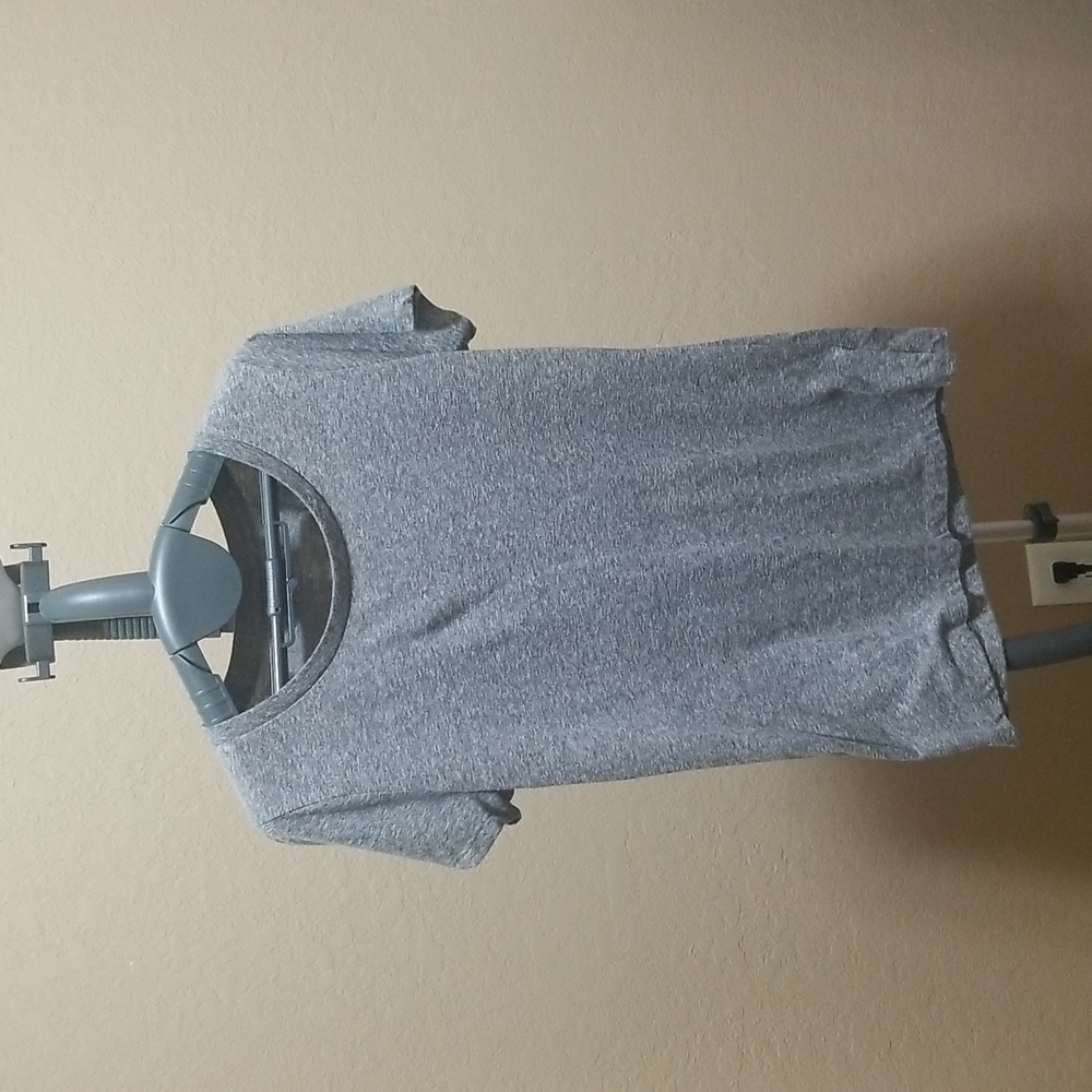 Gray fitted t-shirt